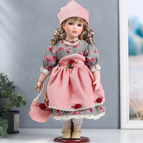 фото Кукла коллекционная керамика "кристина в розово-сером платье с цветами, с сумкой" 40 см россия