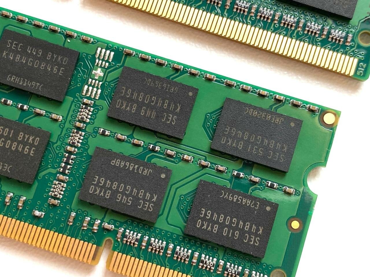 Оперативная память SO-DIMM Samsung DDR3 8GB PC3 1.5V 1600Мгц для ноутбука 2шт