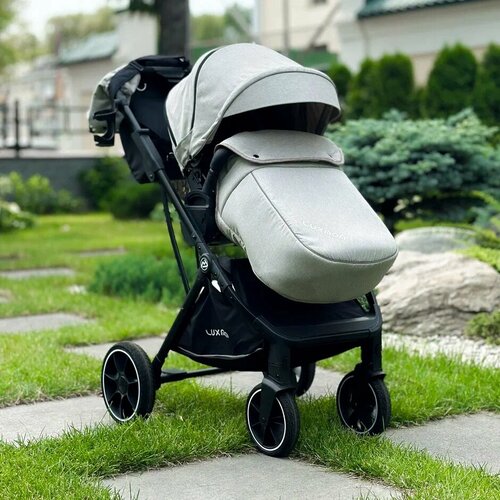 Прогулочная коляска LUXMOM ORIGINAL 740 с реверсивным блоком светло-серыйчёрная рама рюкзак от 06 до 3х лет 20790₽
