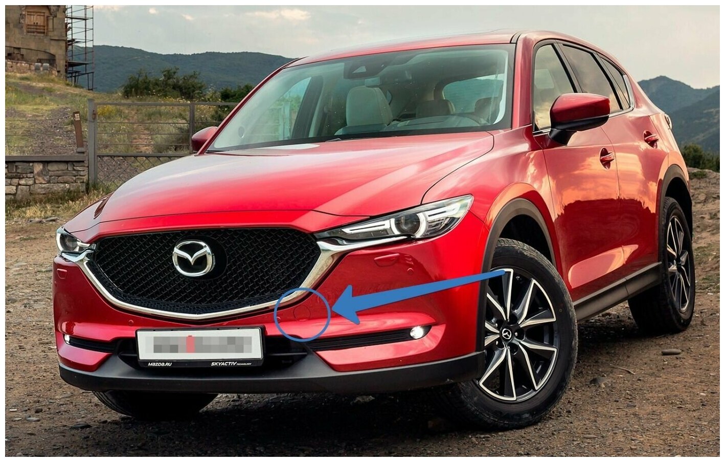 Красная заглушка переднего бампера Мазда CX-5 KF (2017-2022)