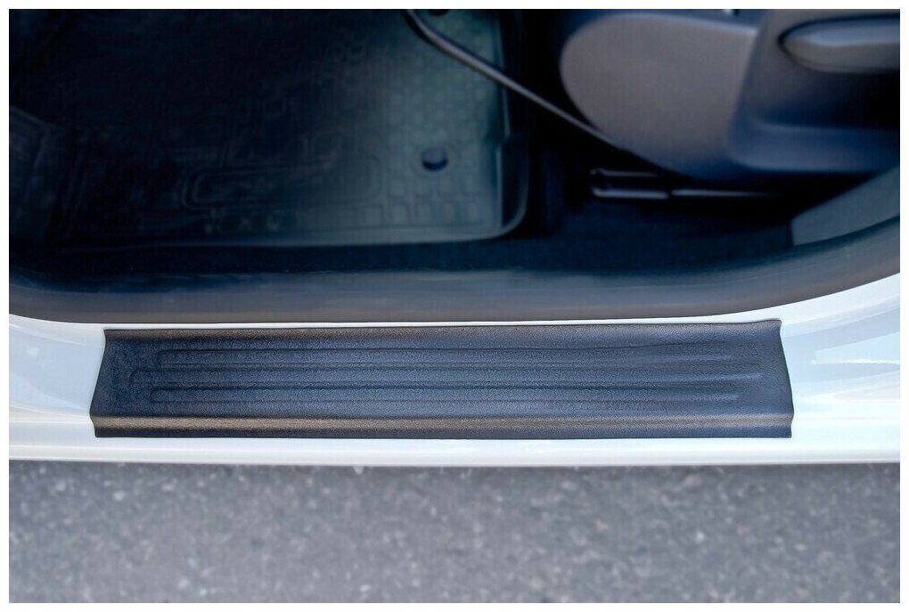 Накладки на внутренние пороги передних дверей (2шт.) Renault Sandero 2014-2017 (II дорестайлинг)