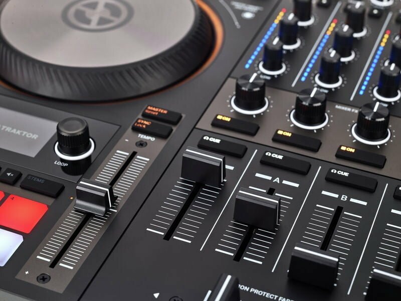 Native Instruments Traktor Kontrol S4 Mk3