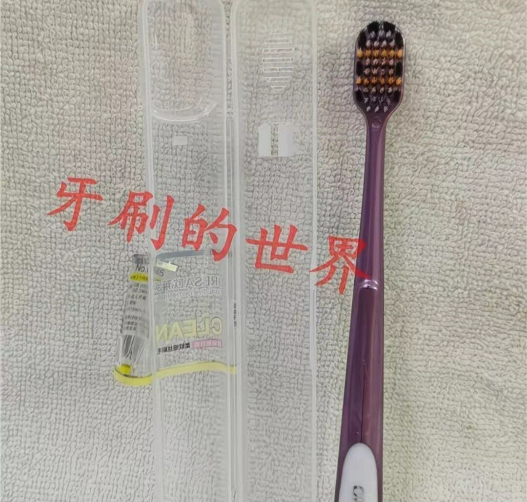 Большая зубная щетка с футляром