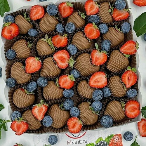 Изображение товара Набор клубника в шоколаде BERRY PREMIUM, 16-25 штук, в подарочной упаковк