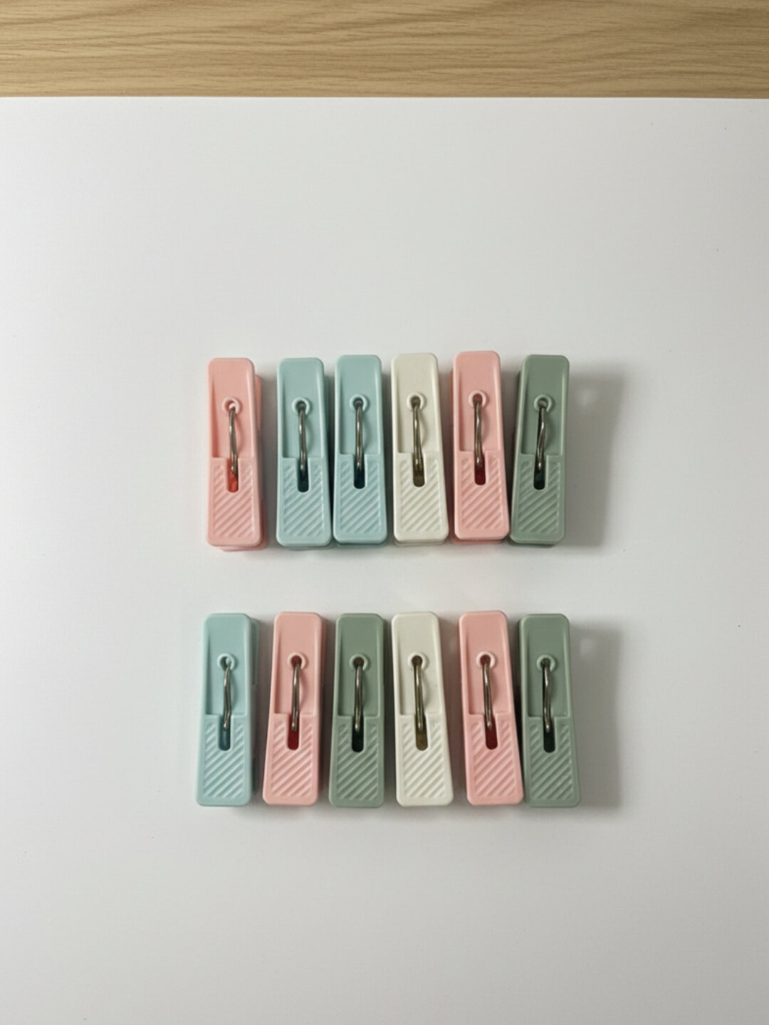 Прочные прищепки с ниткой, 10 штук + нитка, из прочного пластика, не повреждает ткань