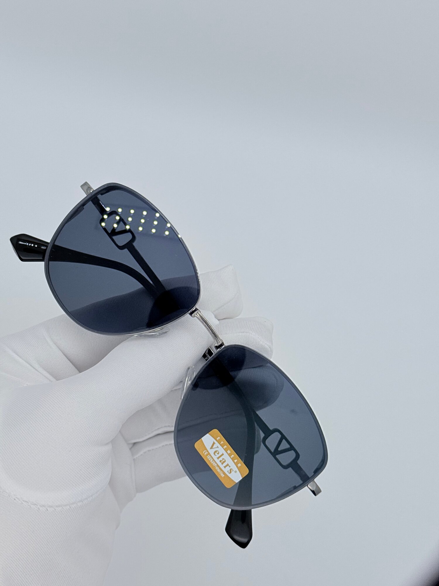 Oчки для защиты глаз от солнечных лучей и подходят для повседневного использования.