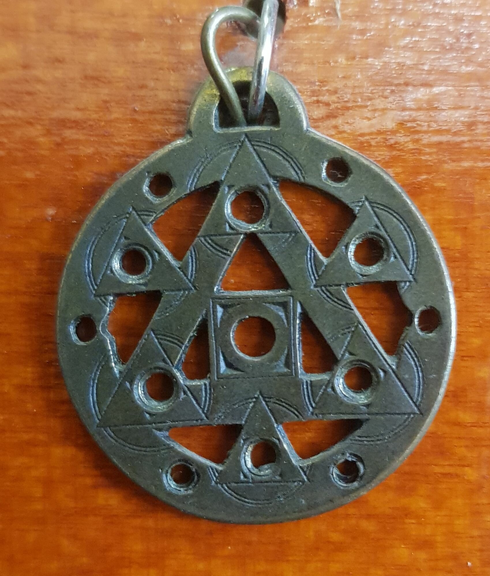 Амулет талисман защитный "Знак преодоления и окончания трудноразрешимых дел" 3х3см, металлический, 047