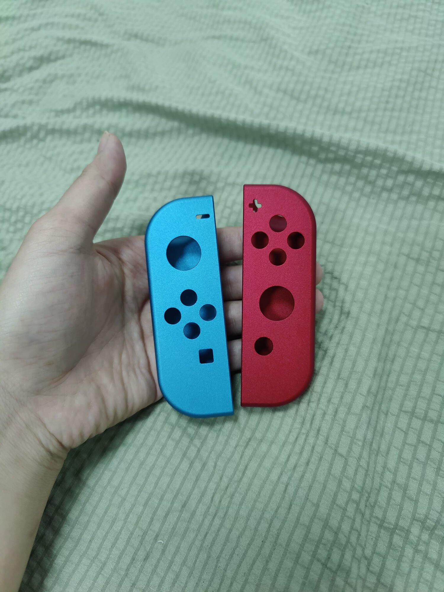 Двухцветные накладки на ручки для Nintendo Switch, красно-синие для улучшенного захвата
