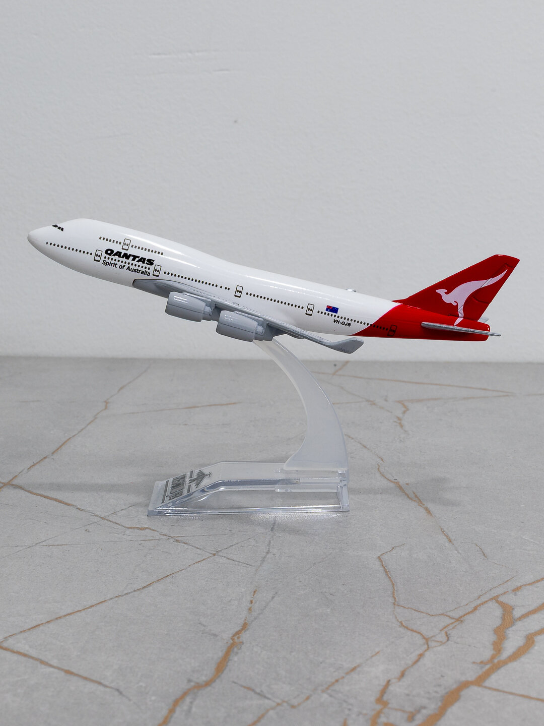 Модель самолёта Boeing 747, Qantas, 14 см, Металл+пластик — фото 1