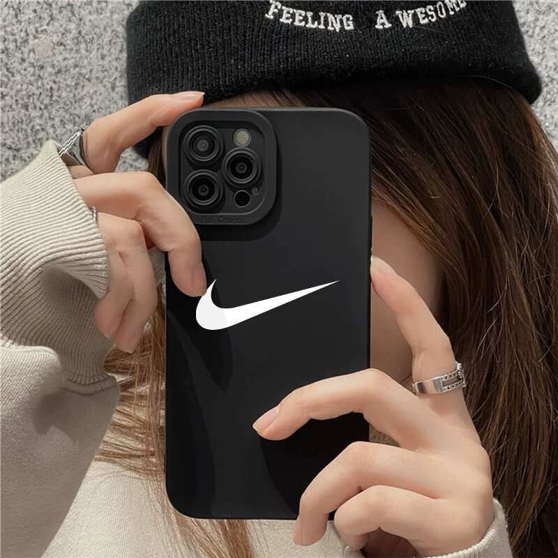 Премиум гибкая силиконовая чехол с защитой объектива для iPhone 15 Pro, классический черный