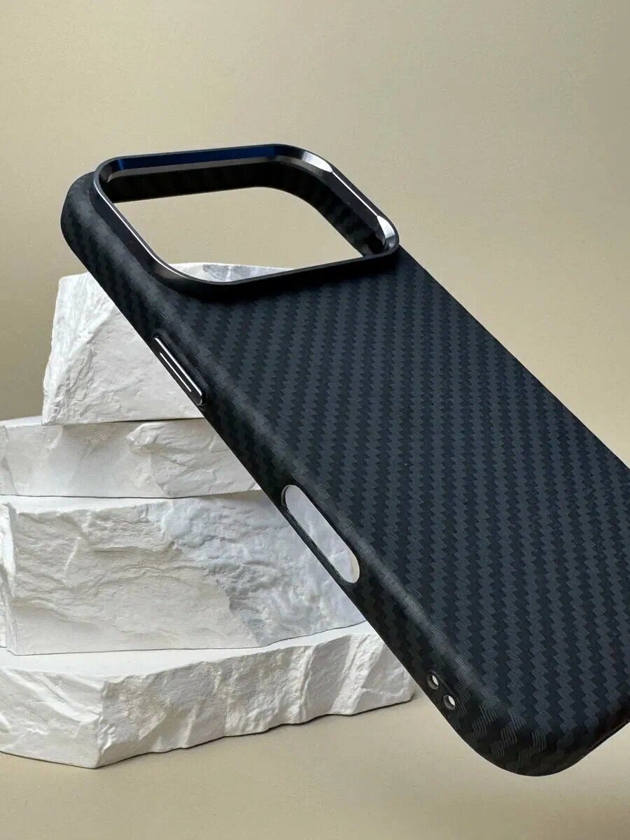 Карбоновый чехол для iPhone 17 Pro с защитой камеры, прочный и премиальный