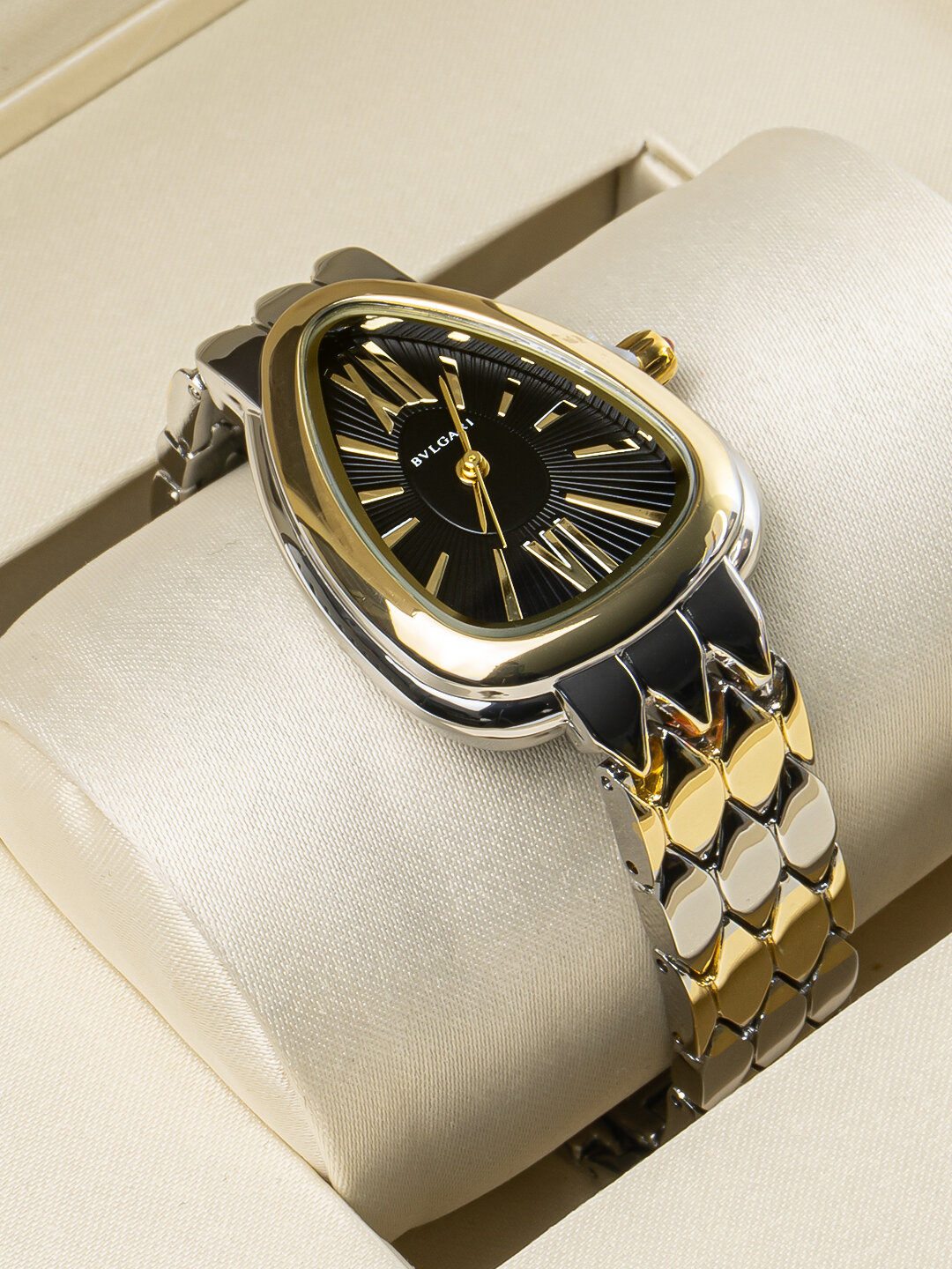 Наручные часы BVLGARI Classic, золотистый/черный — фото 1