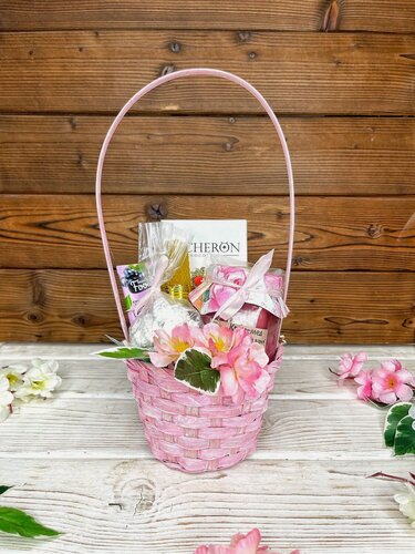 Изображение товара Подарочный набор в корзине "Краски сакуры» женщине на 8 марта, коллегам, подруге, учителям