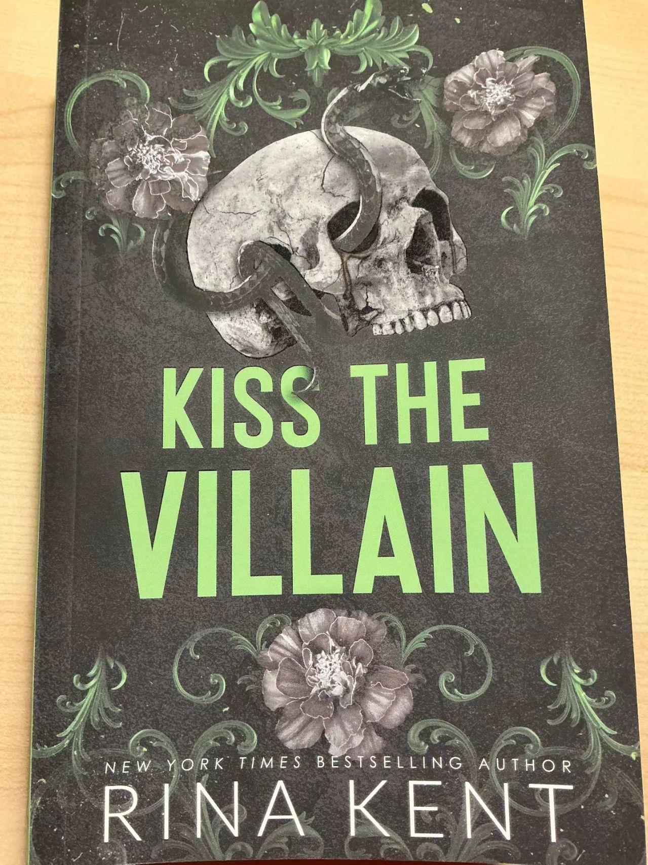 KissThe Villain Rina Kent | Rina Kent