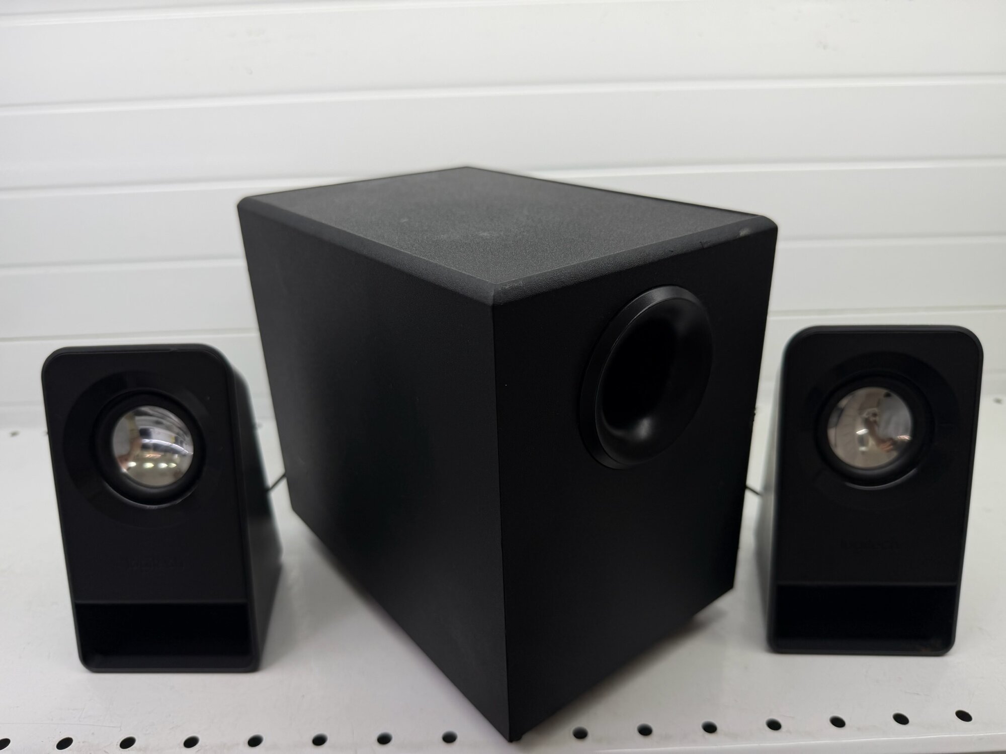 Аудиосистема 2.1 Logitech S-00143, Мощность 7 Вт, диапазон частот 65 Гц - 20 кГц, jack 3.5 mm, чёрный