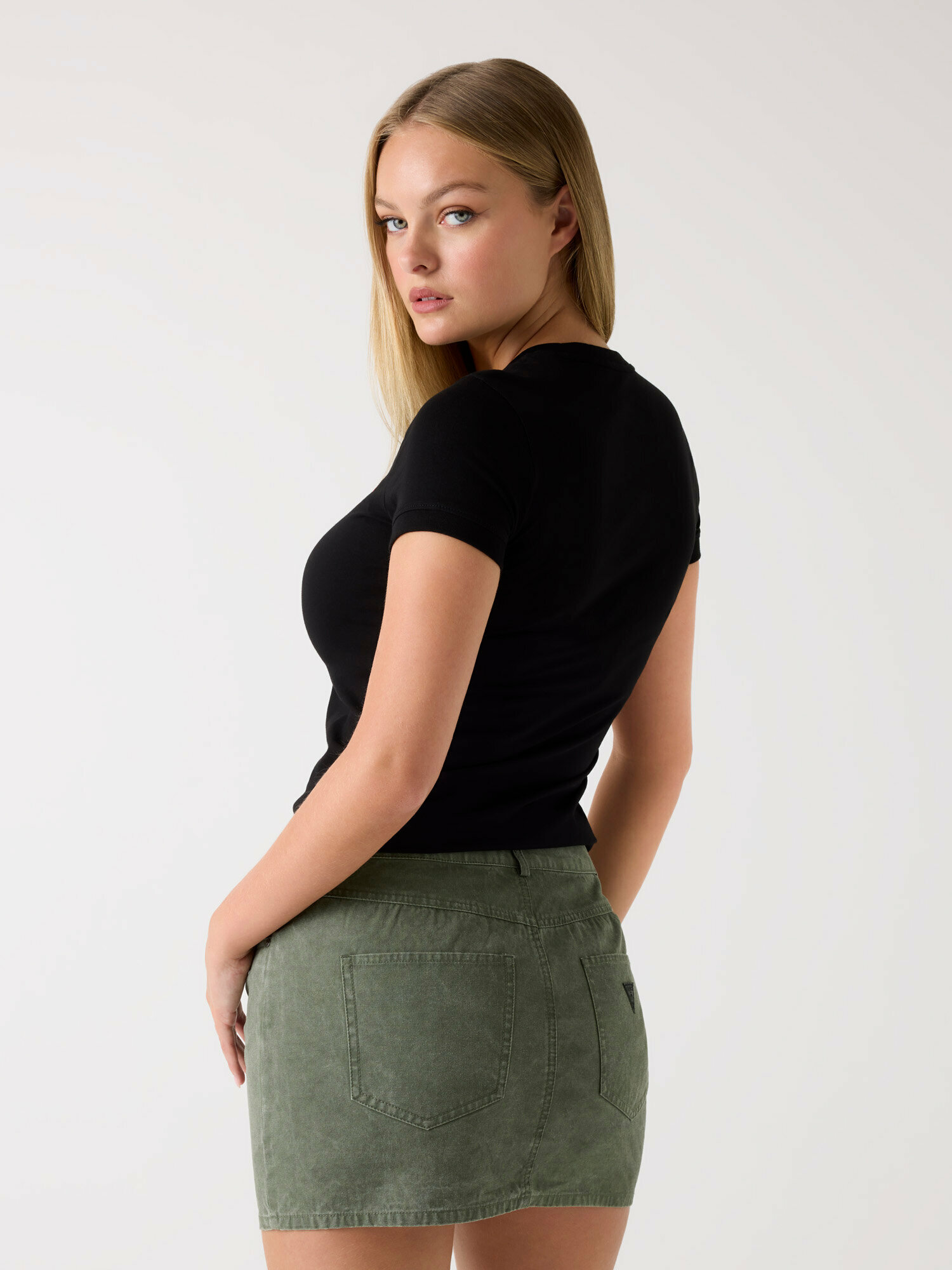 Футболка GUESS SS CN Mini Triangle Tee, размер M, черный — фото 1