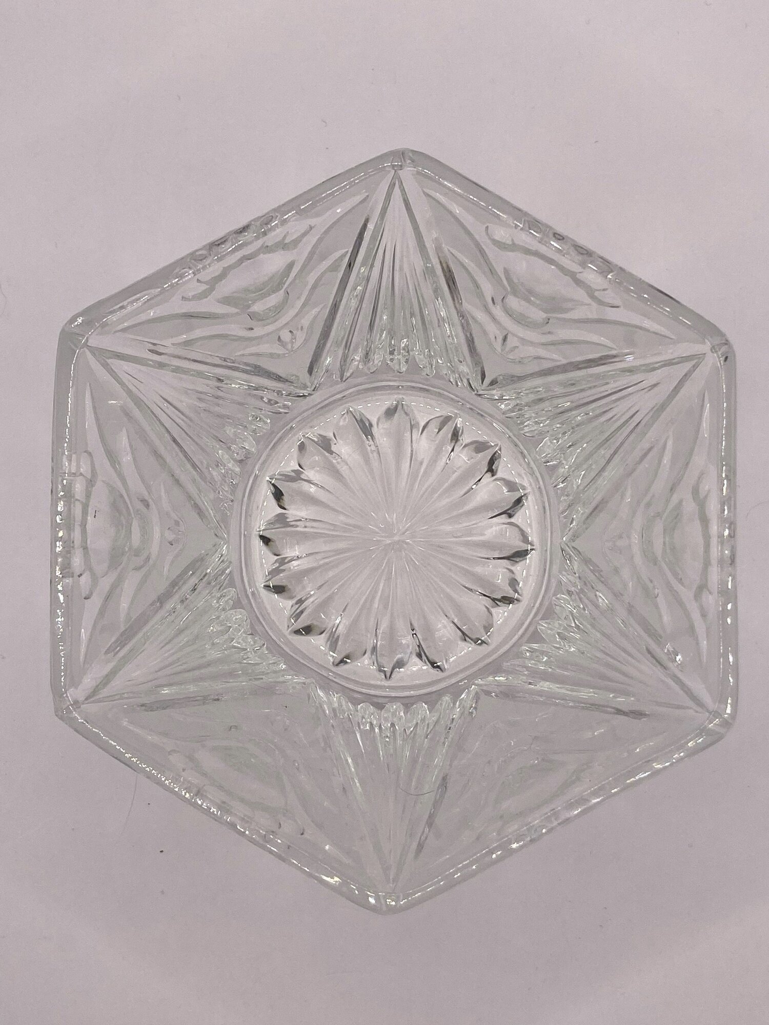 Конфетница "Тюльпан" Хрусталь. СССР. Диаметр: 15 см. Высота: 9 см. — фото 1