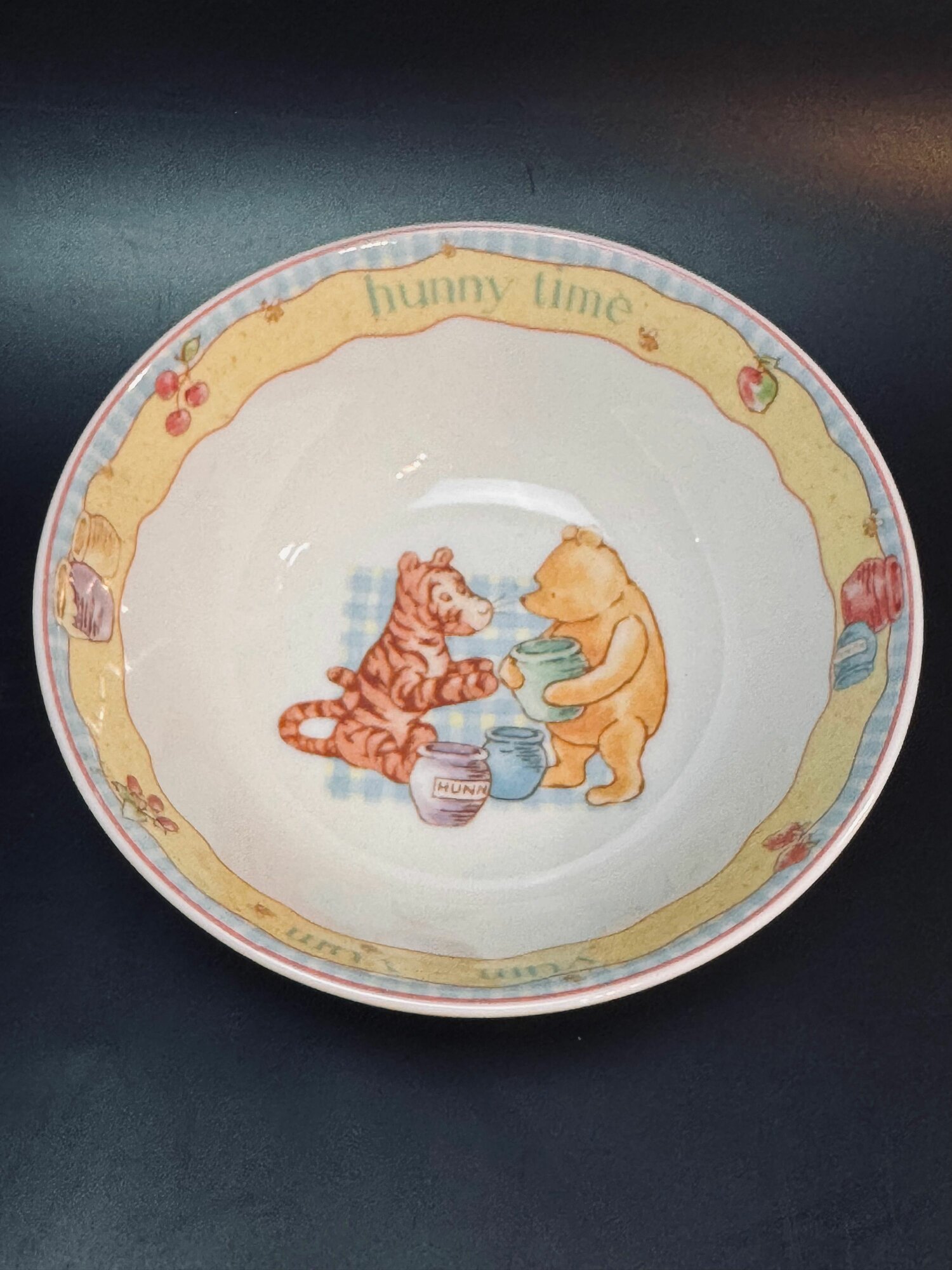 Детская фарфоровая тарелка/миска Disney "Винни-Пух и Тигра". Индонезия