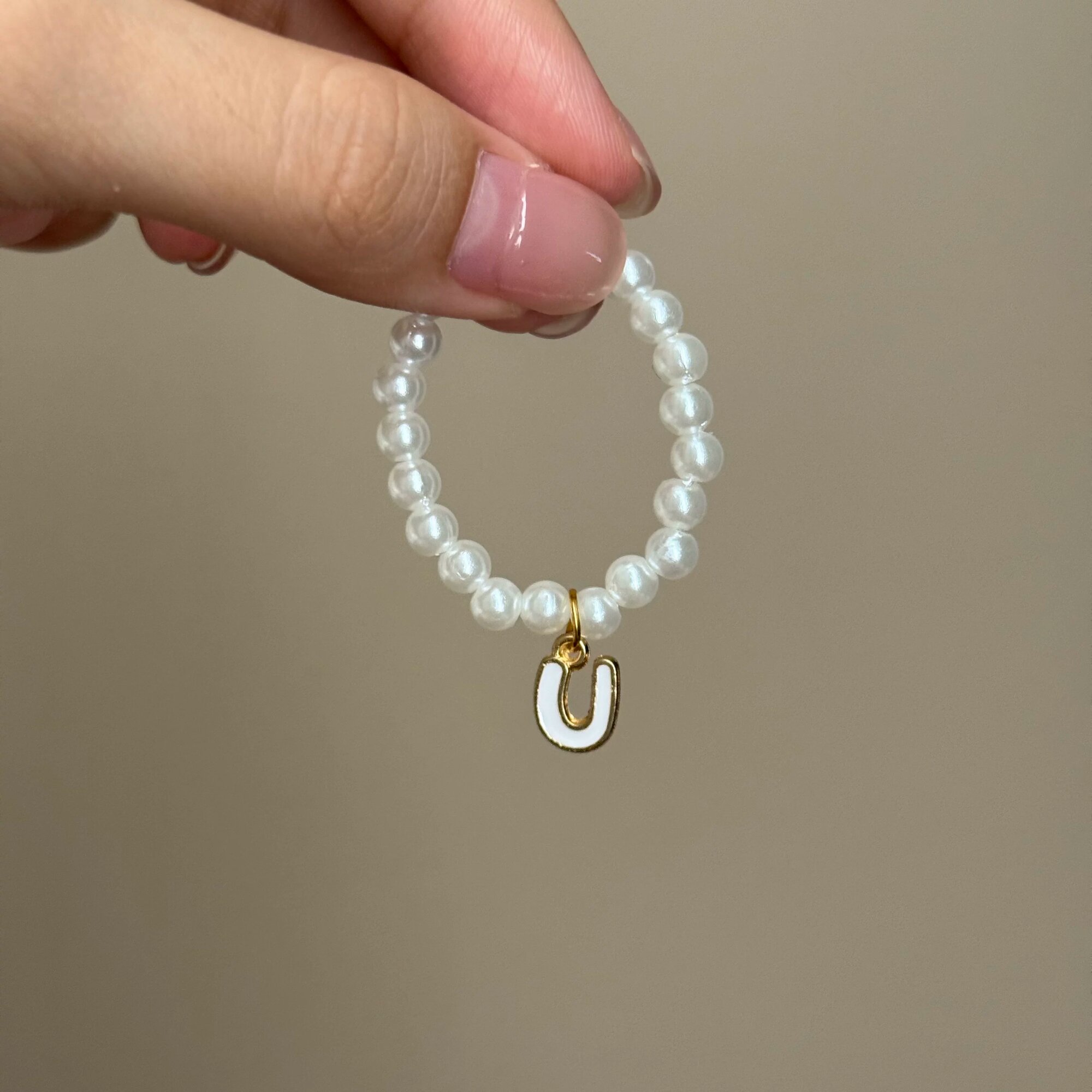 Пирс-браслет из жемчуга для кукол Labubu 4.0 Mini 4-го поколения, серия из 26 букв, буква U