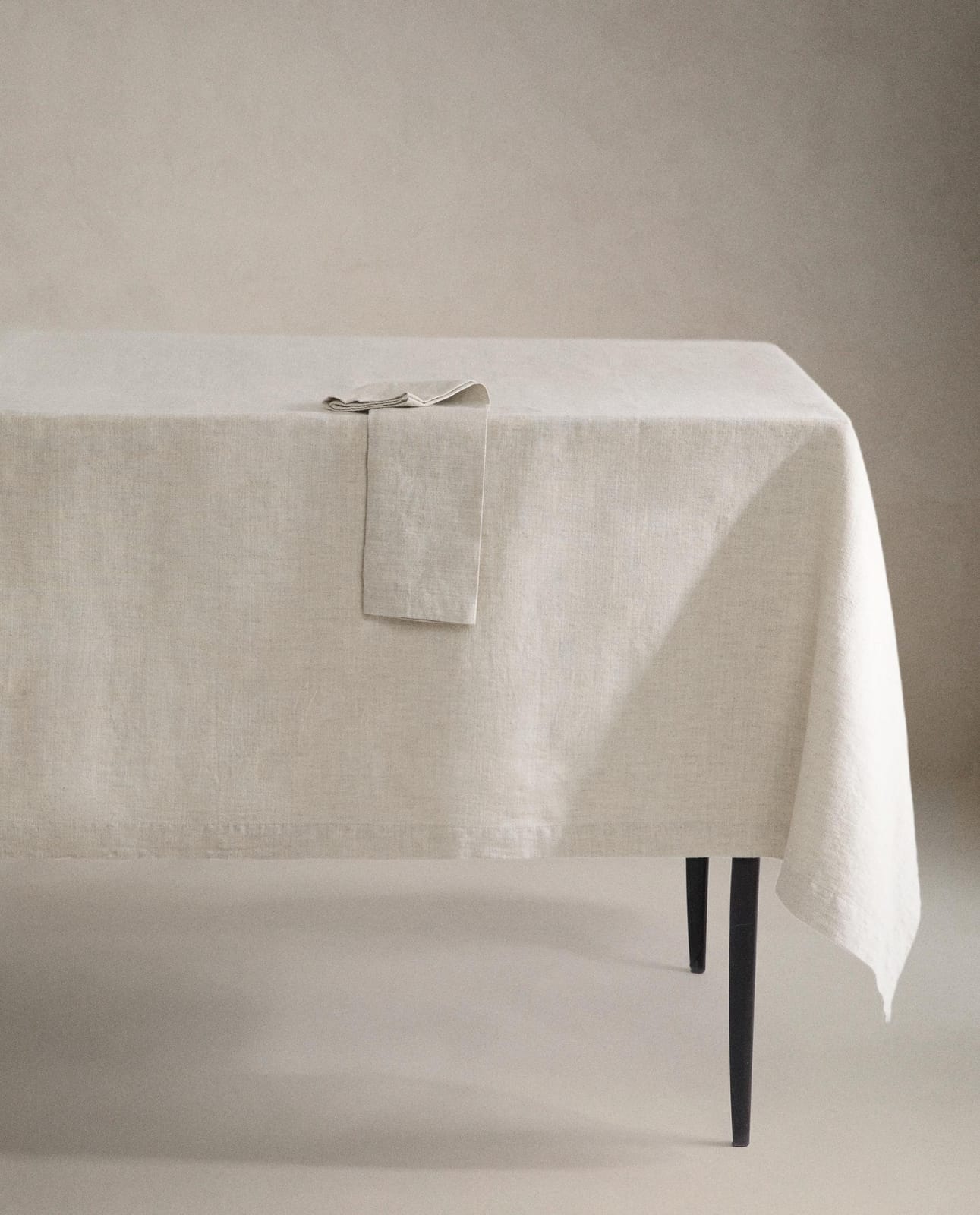 Скатерть ZARA HOME из льна с эффектом стирки, JASNOBE OWY, 257 x 452 см 4241/021/052-88