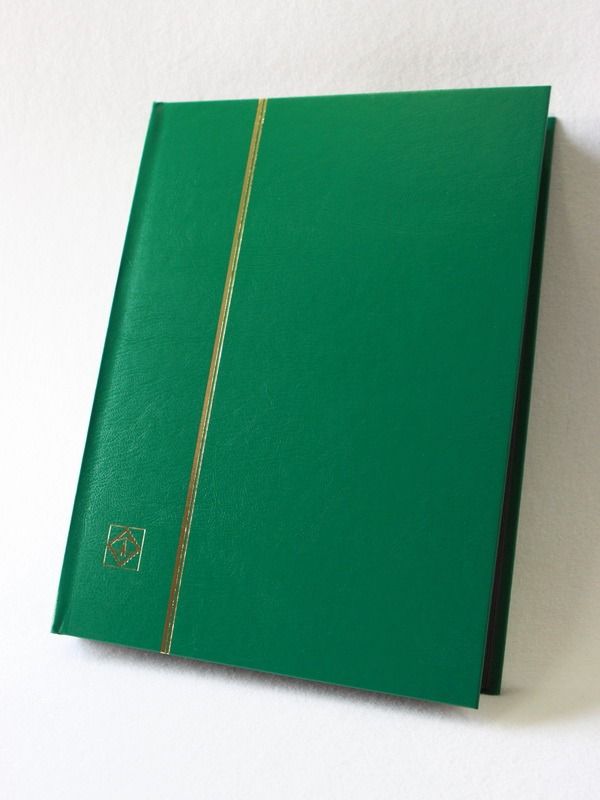 Альбом для марок (кляссер BASIC), зелёный, A4, 32 листа (64 страницы) из чёрного картона с промежуточными листами из пергамина. Leuchtturm, 336412 / 300297