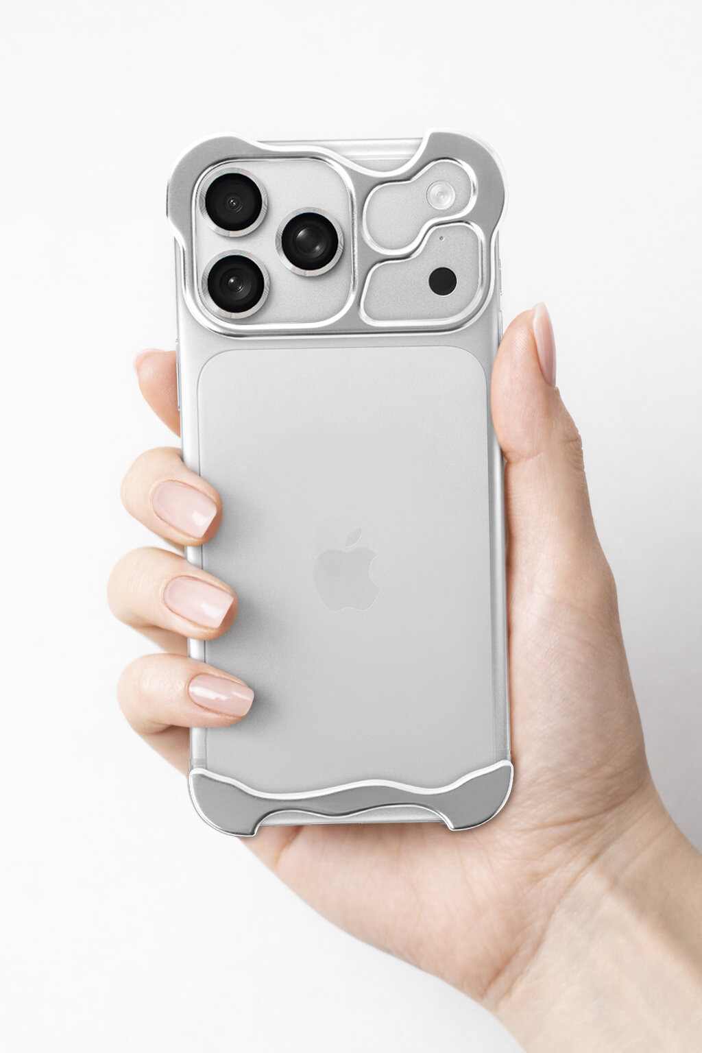 Чехол на Айфон 17 Про Макс (iPhone 17 Pro Max) металлический с защитой камеры и поддержкой беспроводной зарядки, серебро