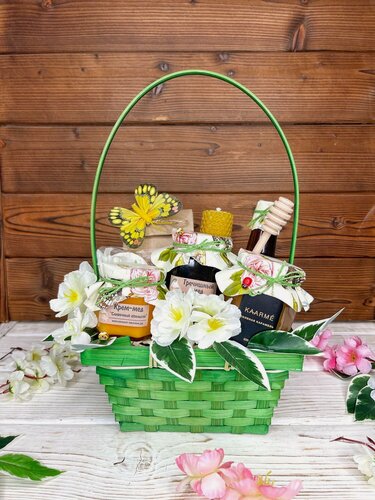 Изображение товара Подарочная корзина ZakazPodarka24 "Эффект бабочки", универсальный подарок, 9 предметов, подарок на 8 марта