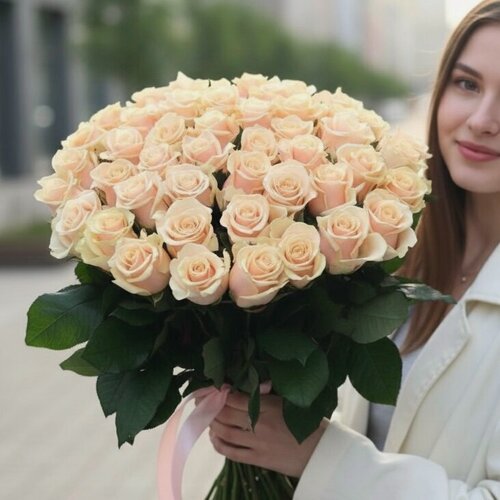 Изображение товара Букет живых цветов из 51 кремовой розы 50см / Арт. 13067/ Радуга Букет