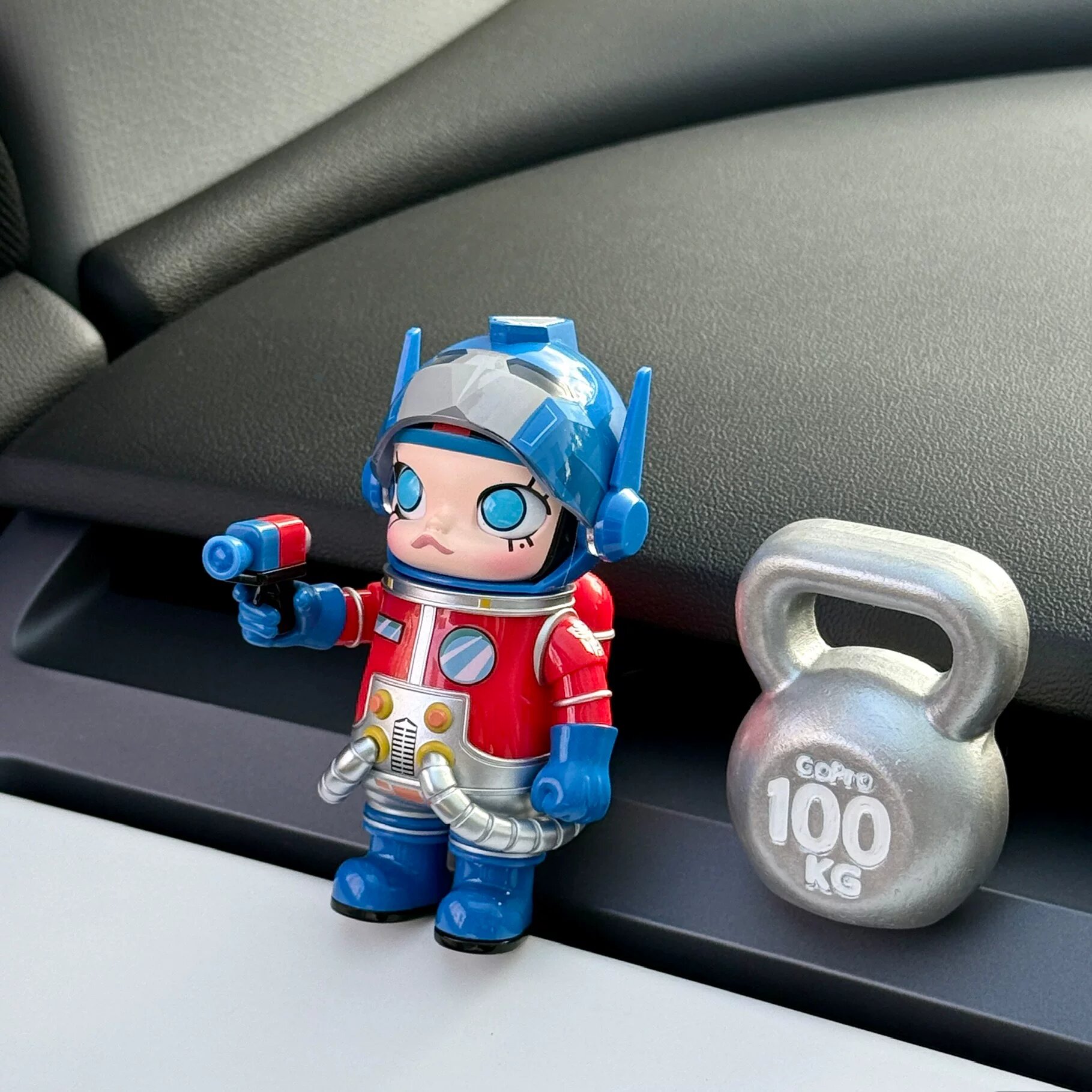 Фигурка Molly Optimus Prime & Kettlebell для автомобильного вентилятора с ароматом, статуэтка из резины для салона