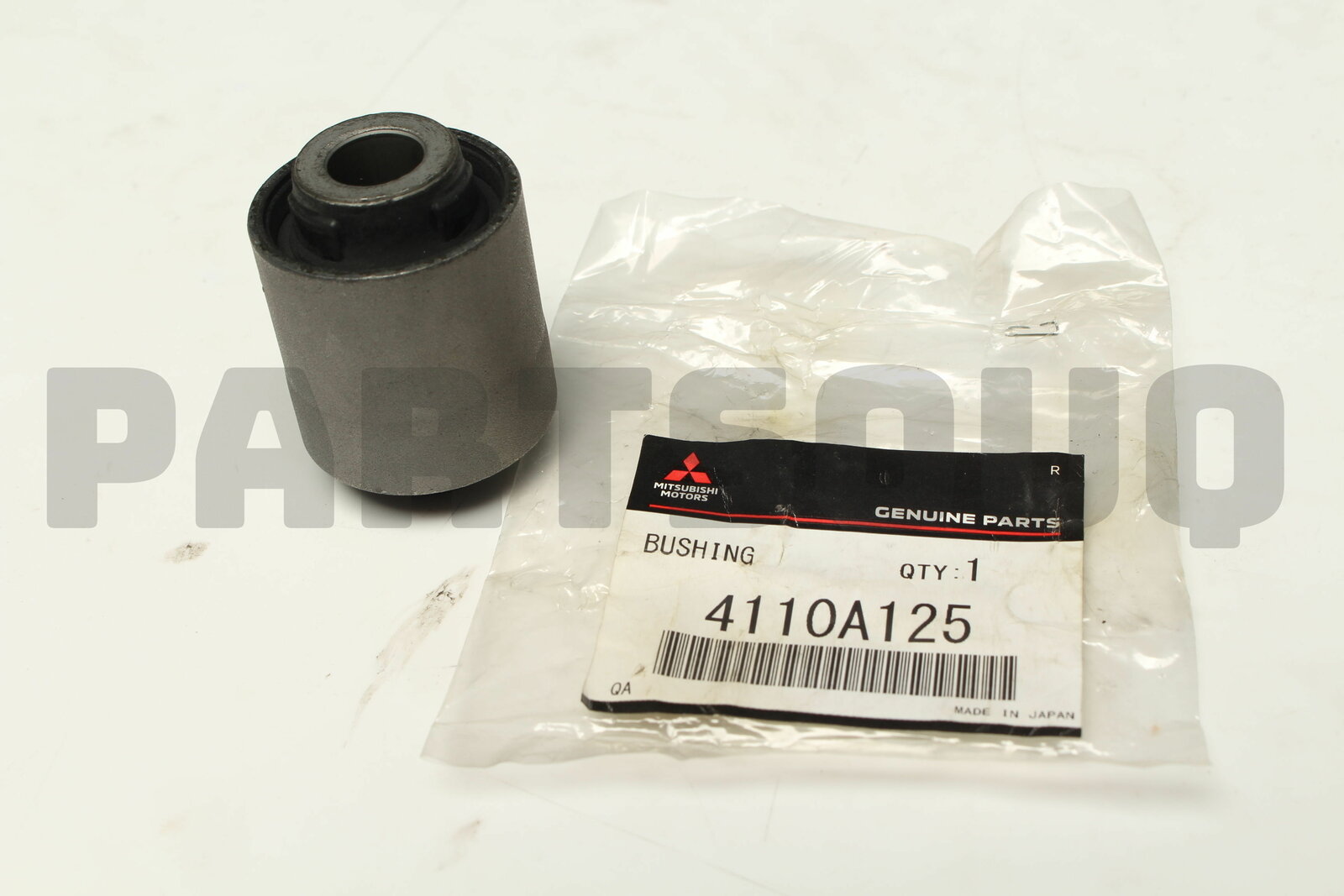 Сайлентблок заднего нижнего рычага L=R MITSUBISHI