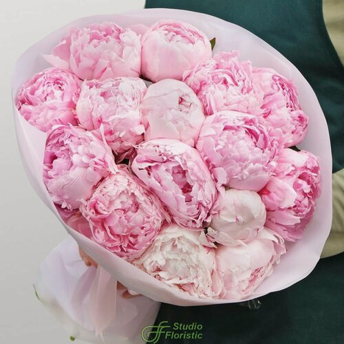 Изображение товара Букет STUDIO FLORISTIC "Розовое Суфле", пионы, 15 шт, высота 40 см