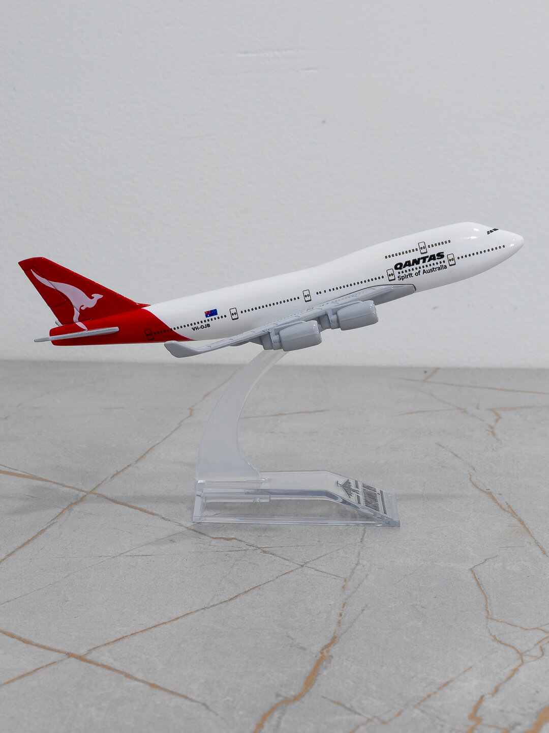 Модель самолёта Boeing 747, Qantas, 14 см, Металл+пластик — фото 1