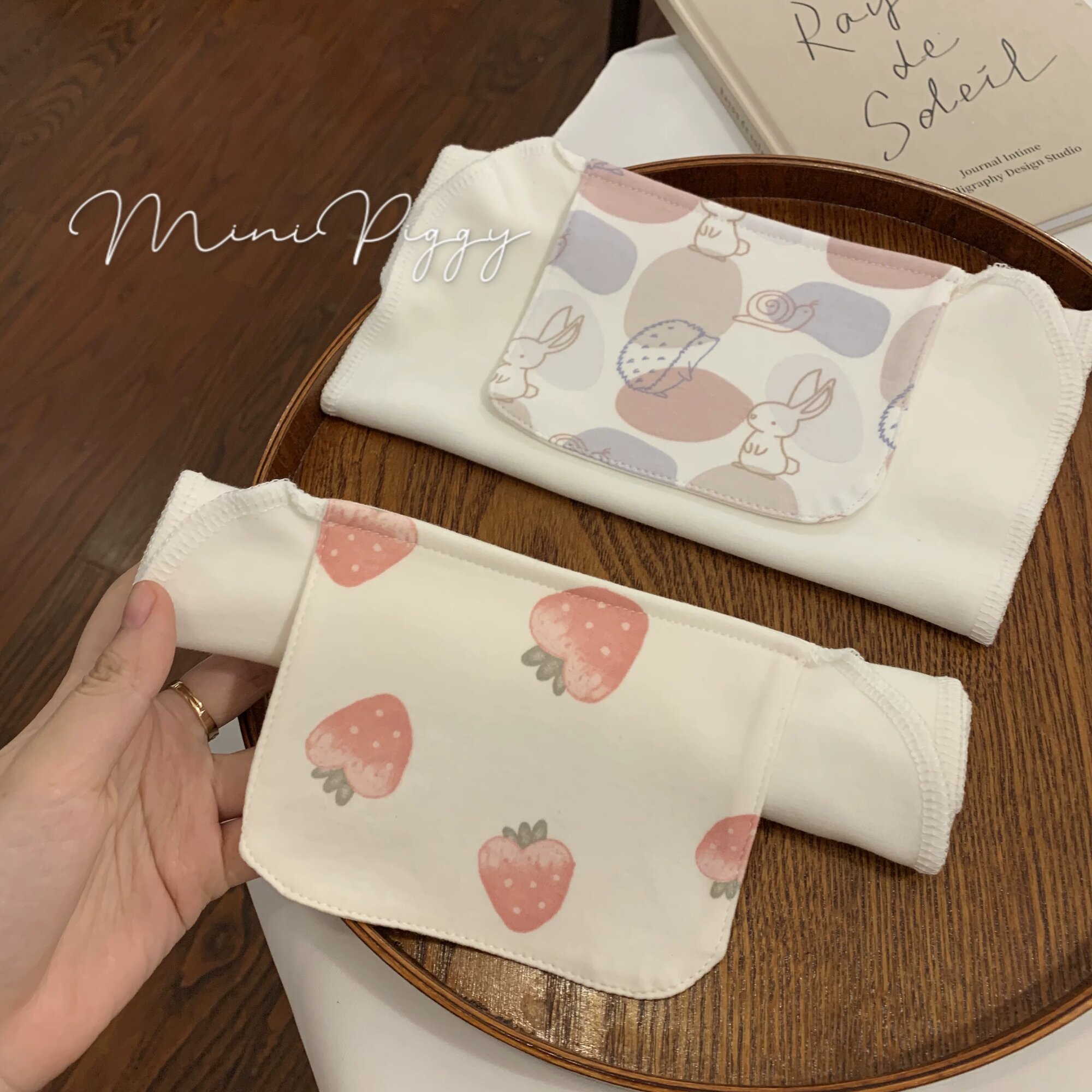 Хлопковая салфетка для пота младенца с принтом кролика и клубники, 24см x 33см, подходит для детей 0-4 лет