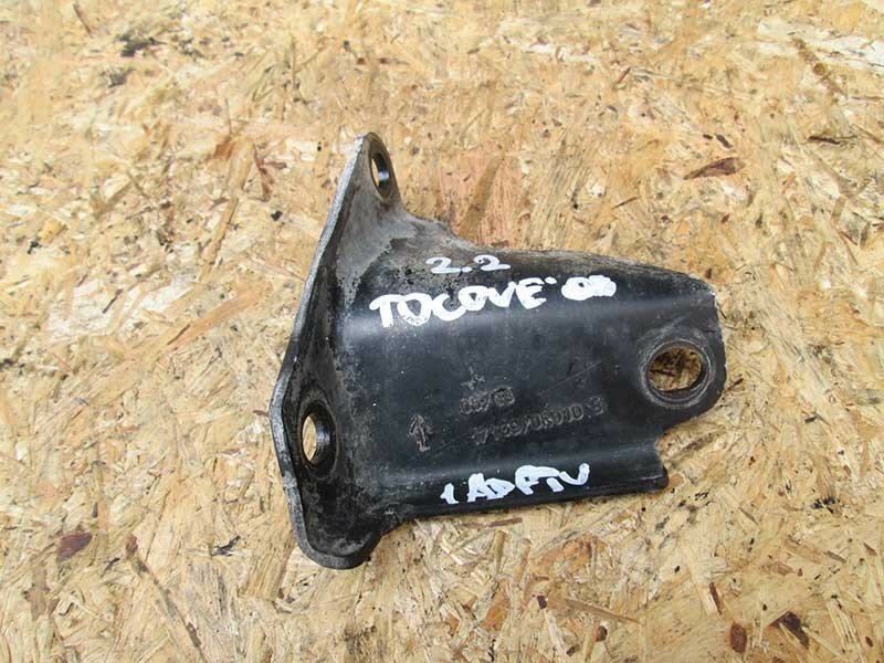 Кронштейн катализатора правый 171390R010 Toyota Avensis, Corolla Verso (2ADFTV) б/у