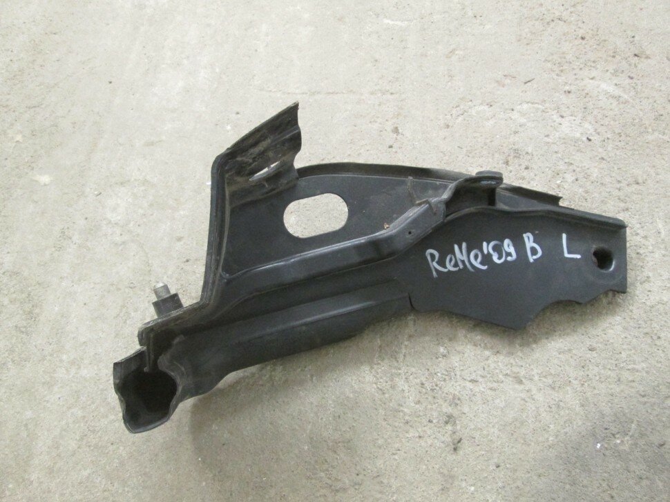 Заглушка вентиляционной решетки левая 668630007R Renault Megane 3 2009> б/у