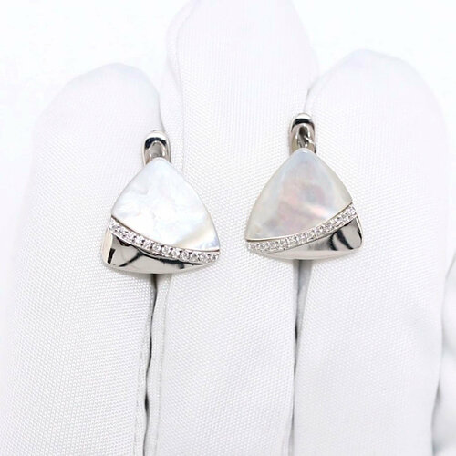 фото Серьги diamant online, серебро, 925 проба, родирование, перламутр, фианит, длина 1.4 см, , белый