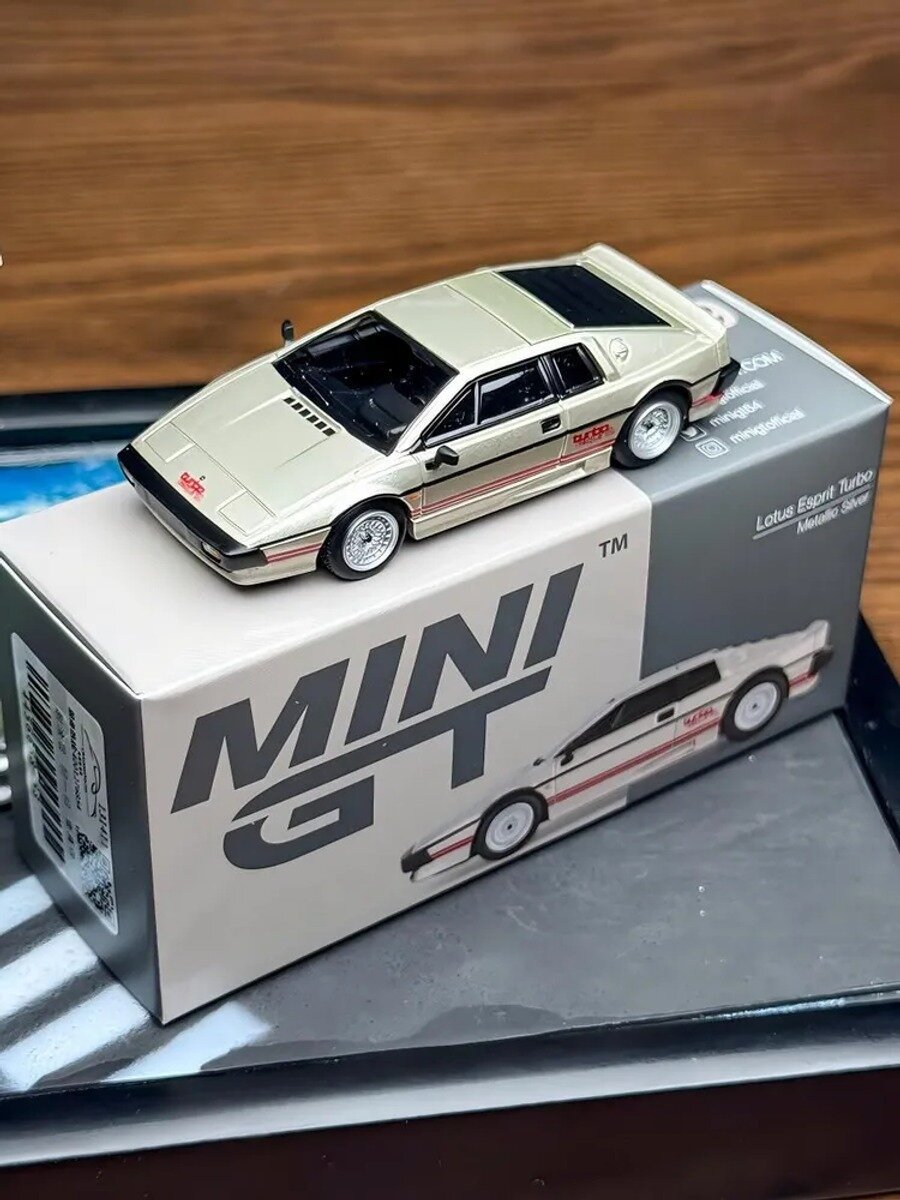 Машинка MINI GT 1/64 #1109 Lotus Esprit Turbo Metallic Silver Die-cast Alloy Car Model Collection Gift