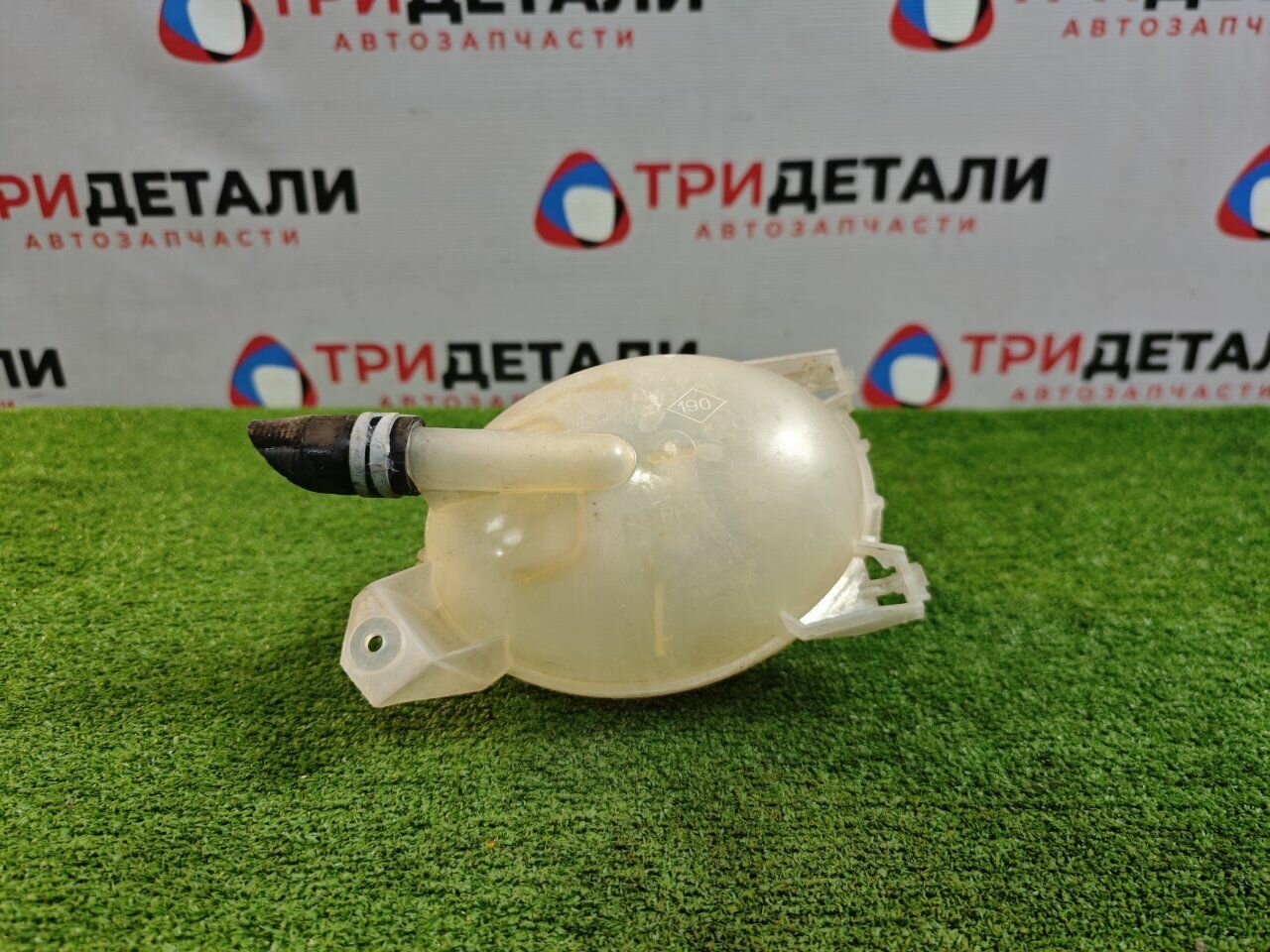 Бачок расширительный Renault Duster 1.6 H4MD438 2016 (б/у)