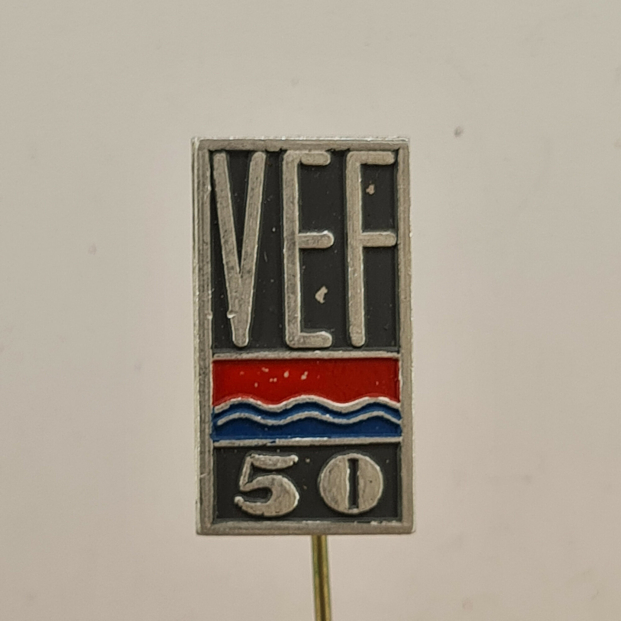 Значок СССР. УЕФ 50, полосы, волны, юбилейный. Винтажный значек.