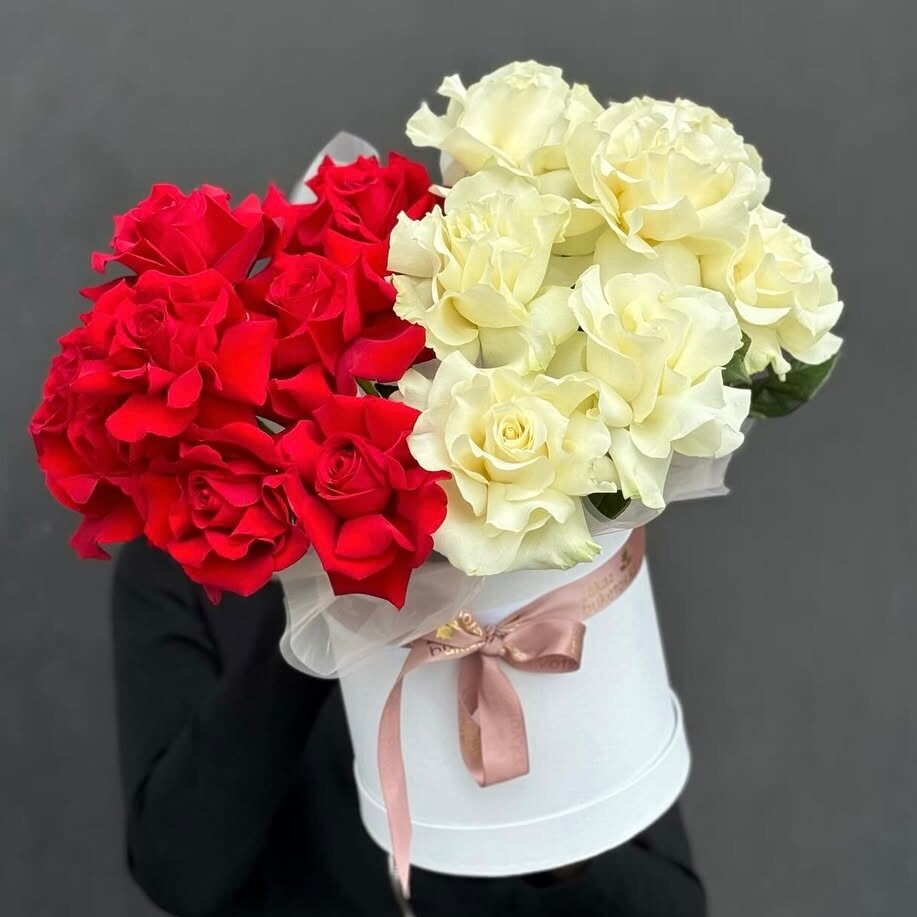 Букет из французских роз 25 шт в шляпной коробке, красивый букет цветов, шикарный, премиум цветы, премиум букет