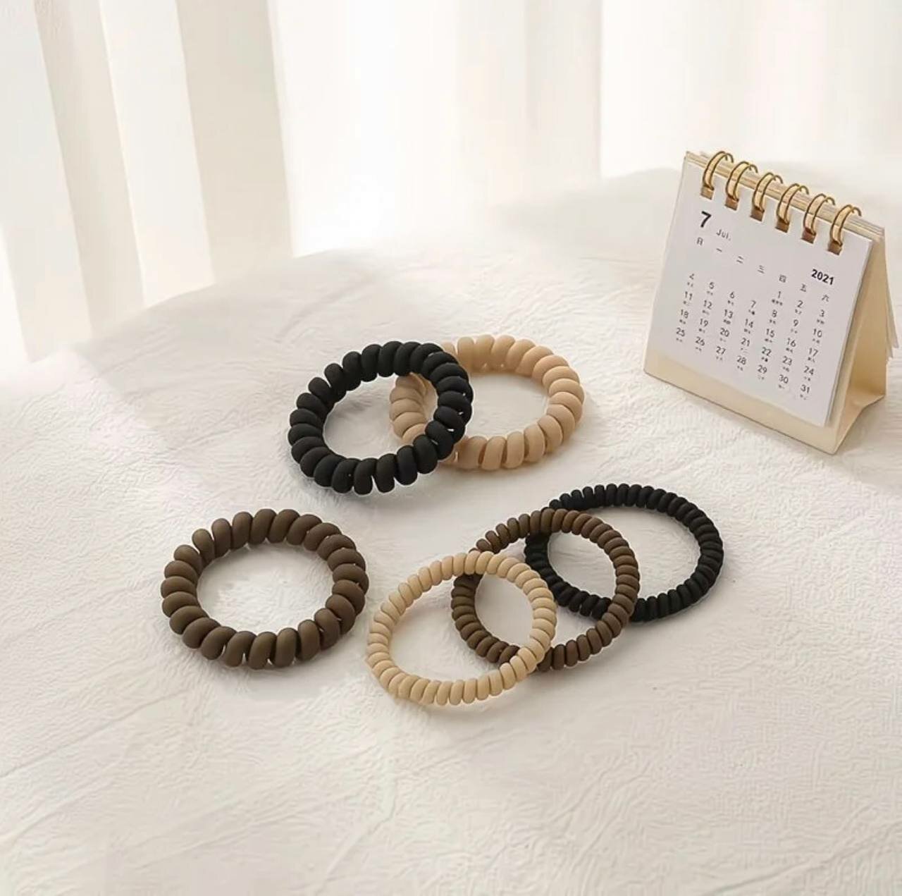 Коричневы Резинка для волос (спиральная) Спиральная резинка для волос: комфорт и стиль — фото 1