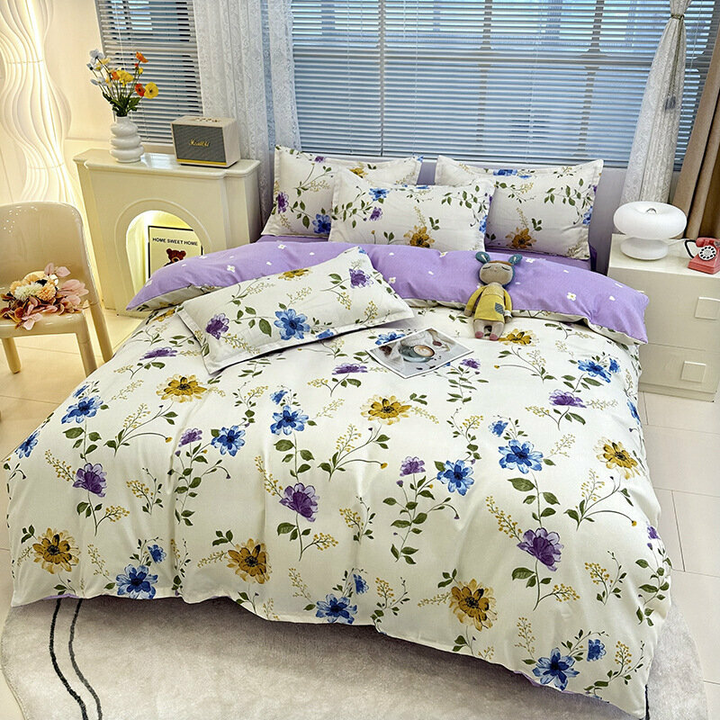 Этот комплект постельного белья из кашемира из четырёх предметов подойдёт для студенческих общежитий и домов. Он подходит для кровати шириной 2.2 метра, а размер пододеяльника составляет 230*250 см.