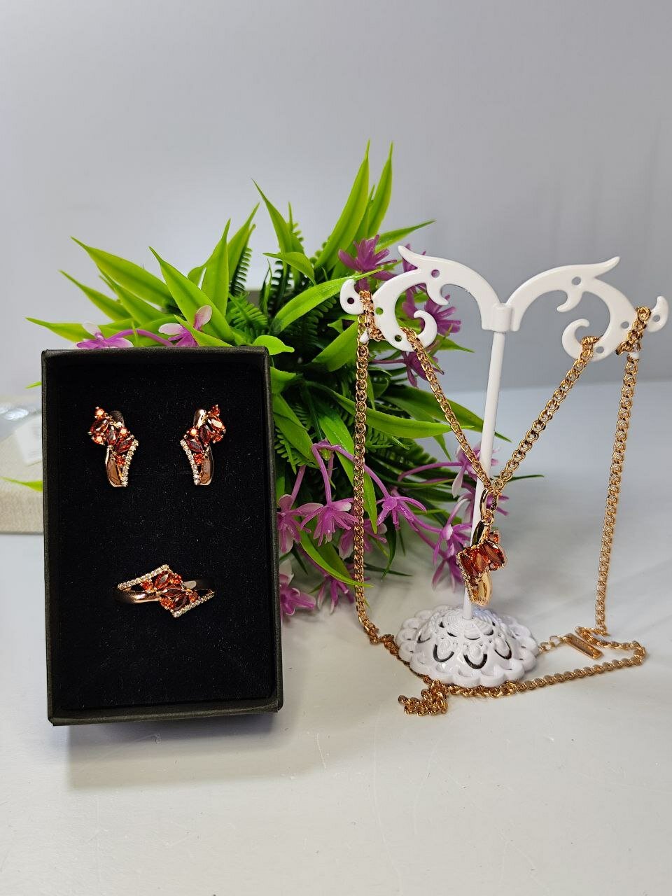 Комплект бижутерии: серьги, цепь, кольцо, подвеска, циркон
