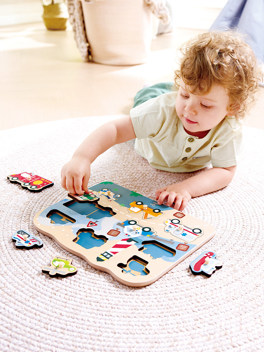 Головоломка Hape "Вкладыши. Экстренные службы", дерево, для развития моторики, от 2 лет