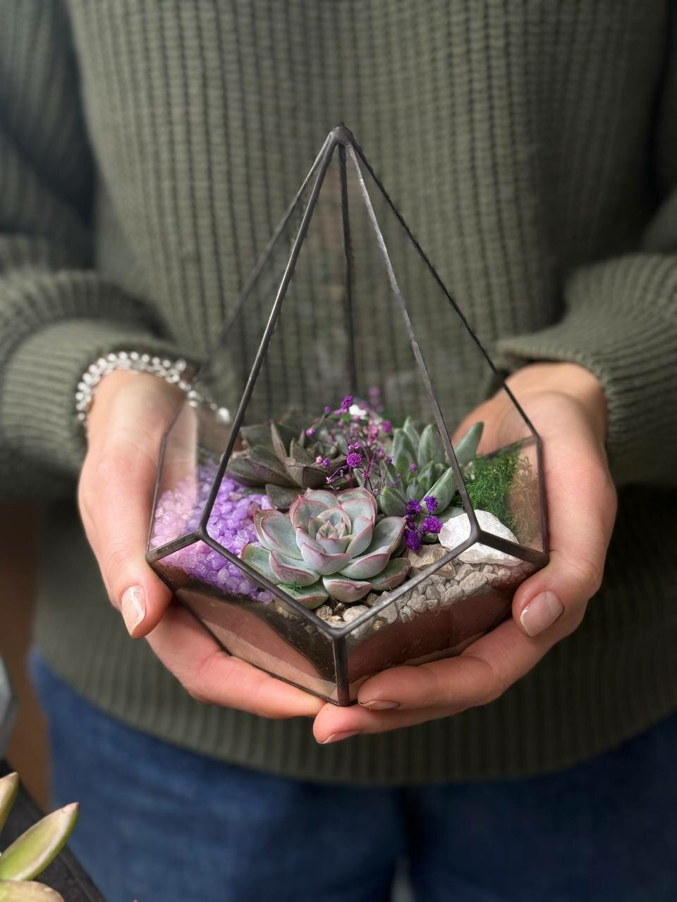 Позитивный флорариум «Эндорфин» с суккулентами и ярким декором