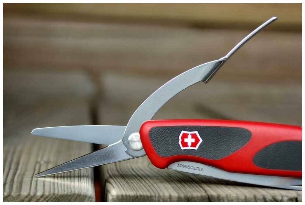 Нож перочинный Victorinox RangerGrip 71 Gardener (0.9713.C) 130мм 7функций красный/черный карт.короб - фото №7