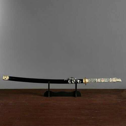 фото Сувенирное оружие «катана на подставке», чёрные ножны, рукоятка — под слоновую кость, 108 см