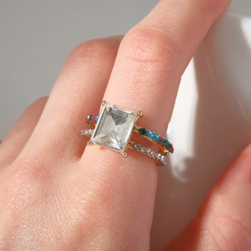 Кольцо женское с камнями - Драгоценность две линии цветное с золотым 17 мм 1 шт.