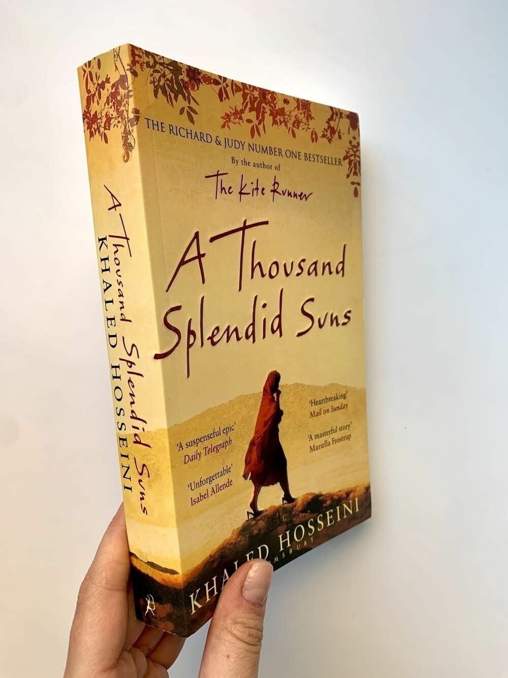 Книга A Thousand Splendid Suns - фото №13