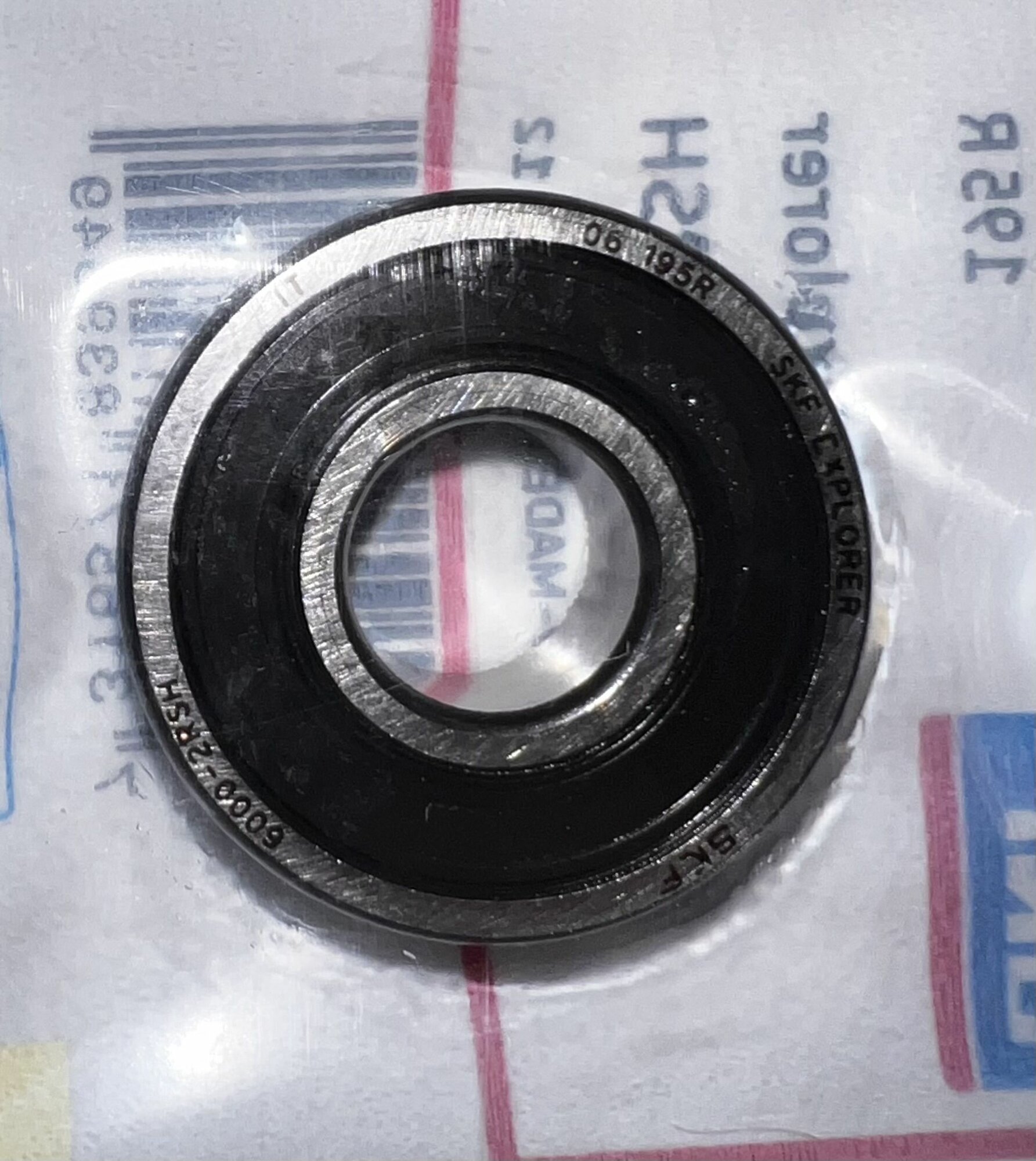 Подшипник универсальный SKF 6000 2RSH (6000 RS, 180100) (Для работы на высоких скоростях, применяется во многих отраслях) размер 10x26x8 Италия 100% оригинал — фото 1